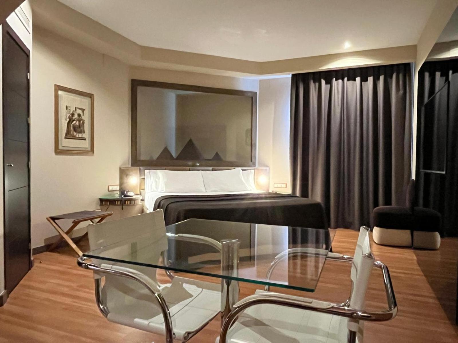 Alcalá de Guadaira Hotel Alkalat מראה חיצוני תמונה