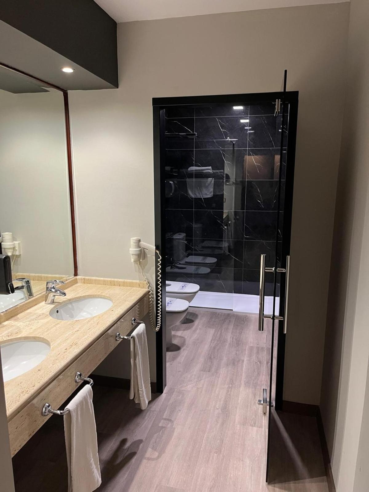 Alcalá de Guadaira Hotel Alkalat מראה חיצוני תמונה