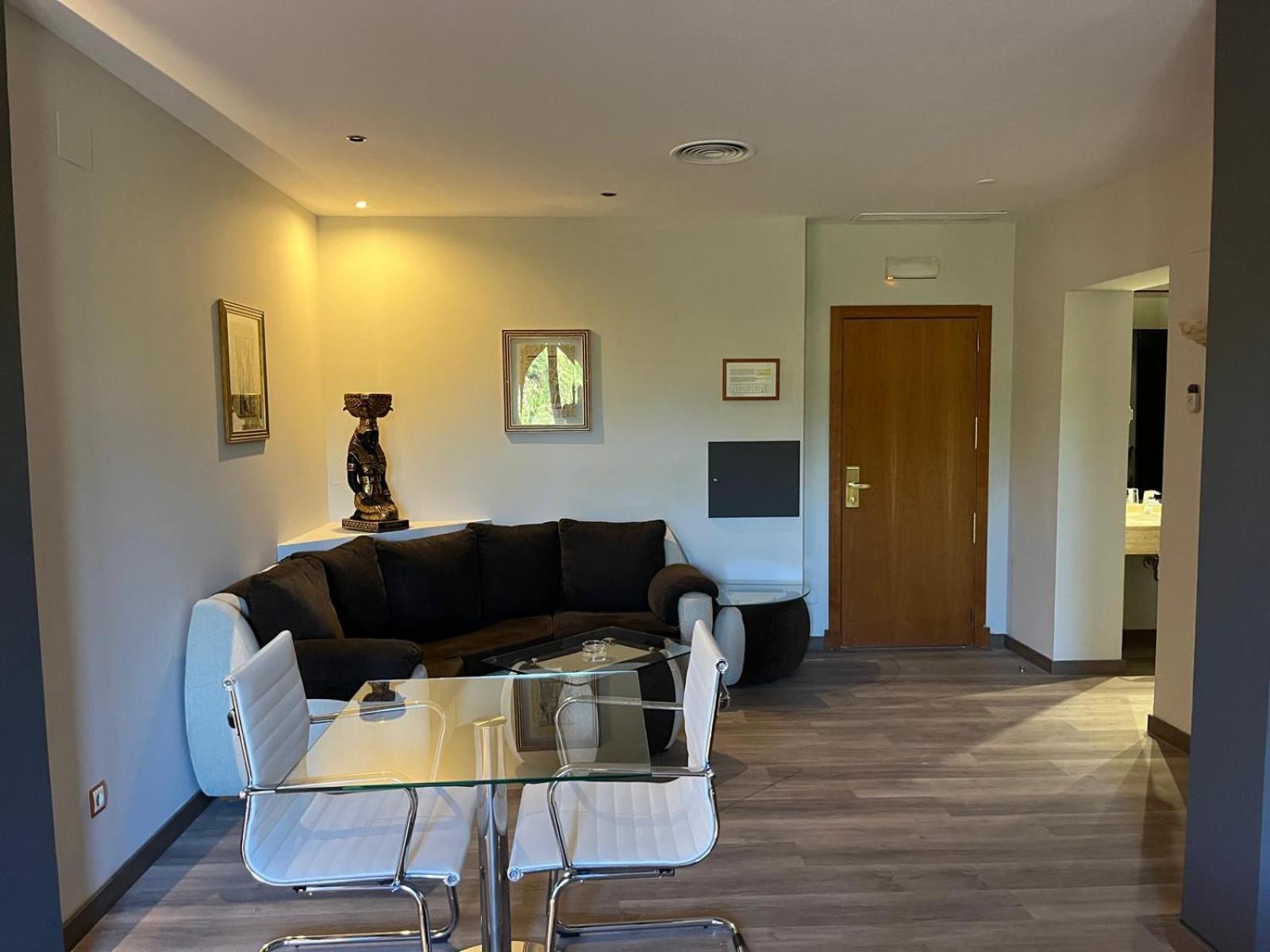 Alcalá de Guadaira Hotel Alkalat מראה חיצוני תמונה