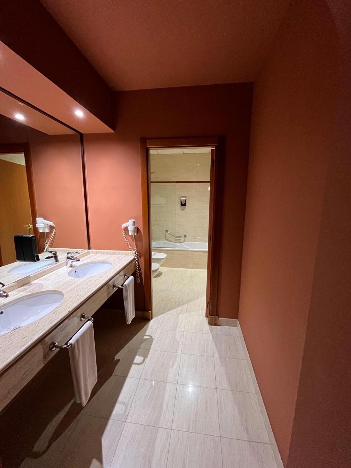 Alcalá de Guadaira Hotel Alkalat מראה חיצוני תמונה