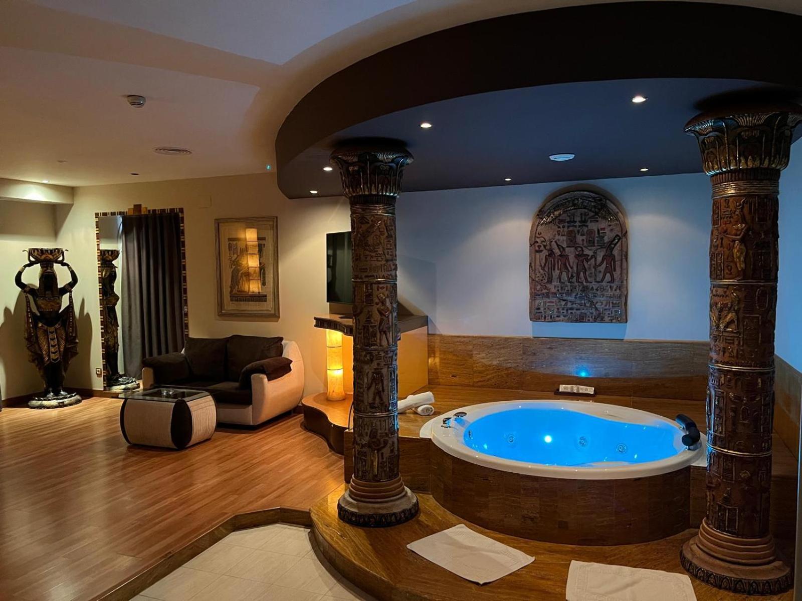 Alcalá de Guadaira Hotel Alkalat מראה חיצוני תמונה