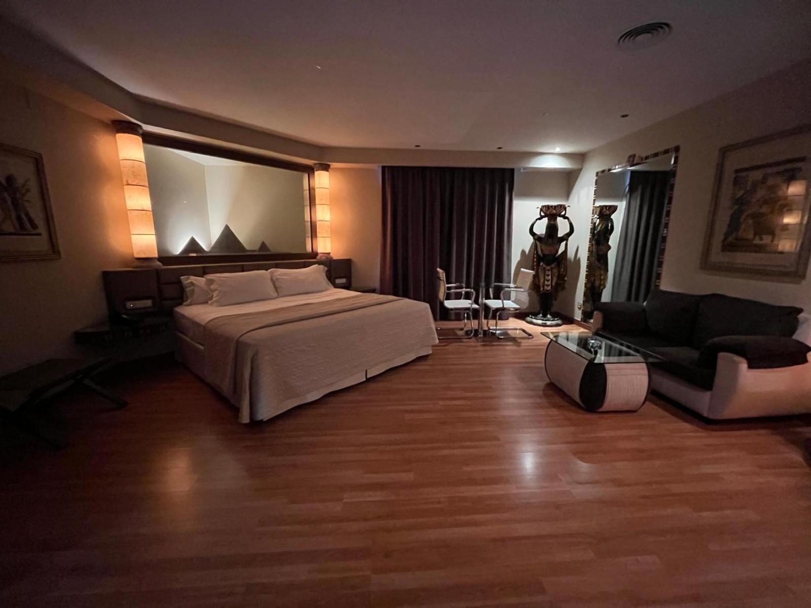 Alcalá de Guadaira Hotel Alkalat מראה חיצוני תמונה