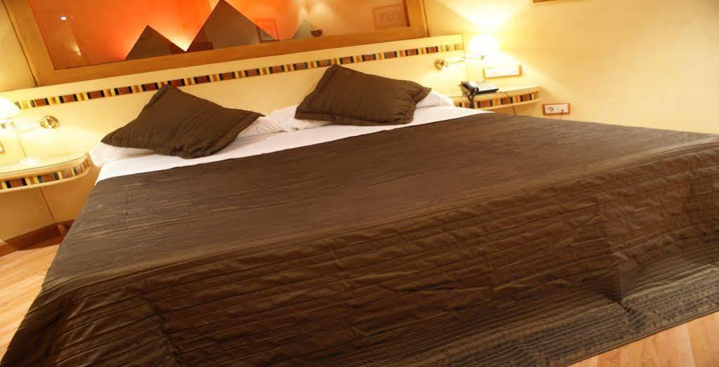 Alcalá de Guadaira Hotel Alkalat מראה חיצוני תמונה